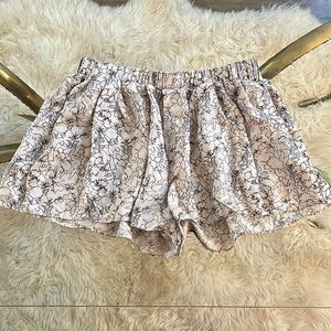 Rag and Bone silk shorts w/ pockets. Sz xs
